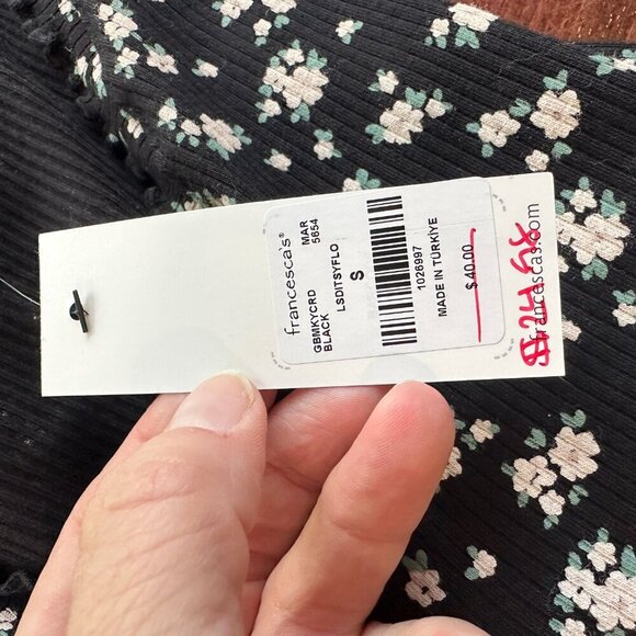 NWT Francesca's Cropped Lettuce Edged Ribbed Floral Button Front Top Size Small - Picture 11 of 11